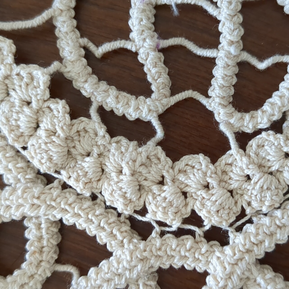 Grape 🍇 vine doily, handmade in Romania - Picture 7 of 10